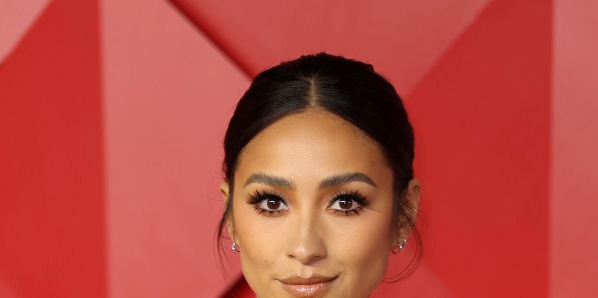 1200px x 599px - Shay Mitchell Is Sculpted Butt #Goals In A Thong Bikini In IG Pic