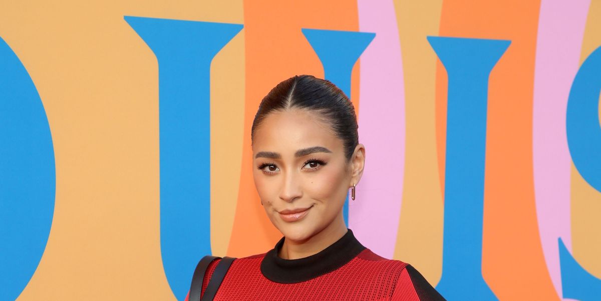 Shay Mitchell Nude Porn - Shay Mitchell appears to come out as bisexual in new TikTok video