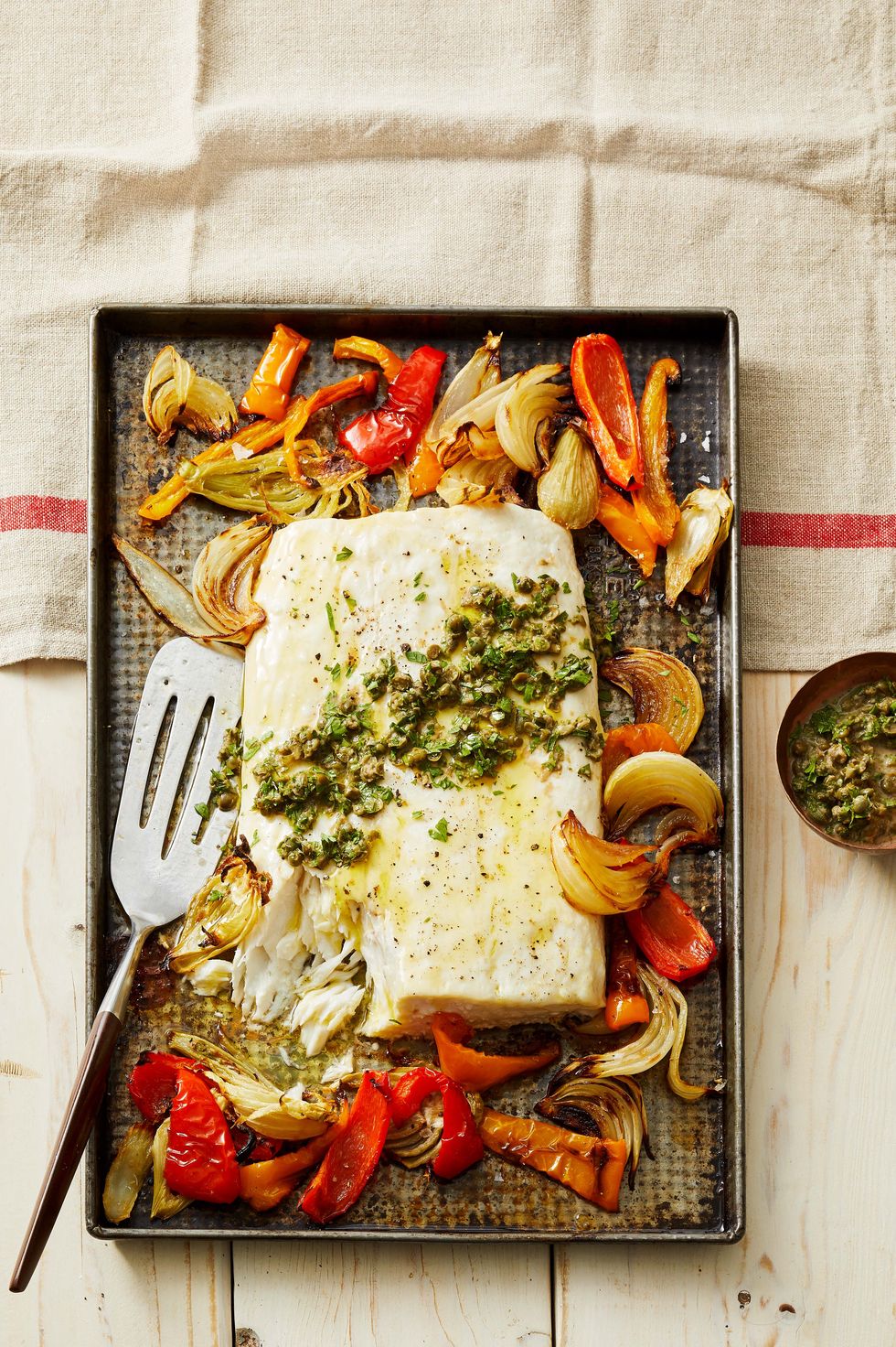https://hips.hearstapps.com/hmg-prod/images/sheet-pan-fish-and-vegetables-654512cea0a71.jpg?crop=0.816xw:0.817xh;0.0714xw,0.0658xh&resize=980:*