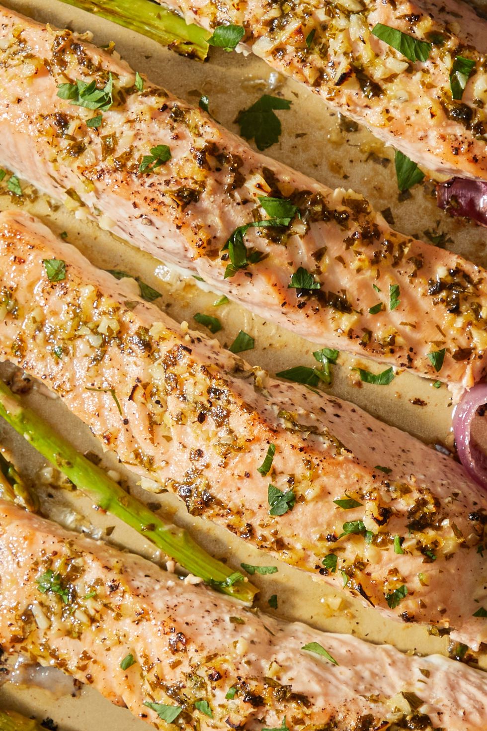 https://hips.hearstapps.com/hmg-prod/images/sheet-pan-garlic-butter-salmon-and-asparagus-lead-643d8162a7c4f.jpg?crop=0.6666666666666666xw:1xh;center,top&resize=980:*