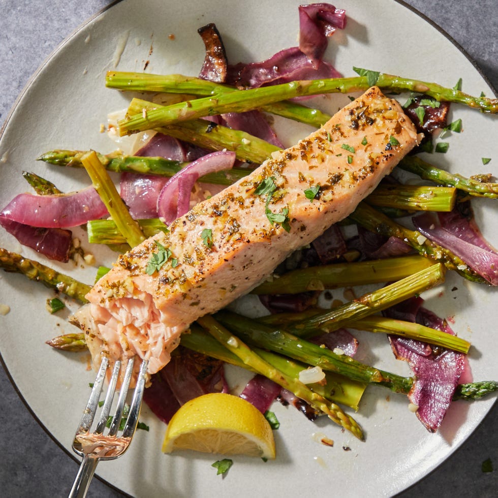 sheet pan garlic butter salmon and asparagus with lemon