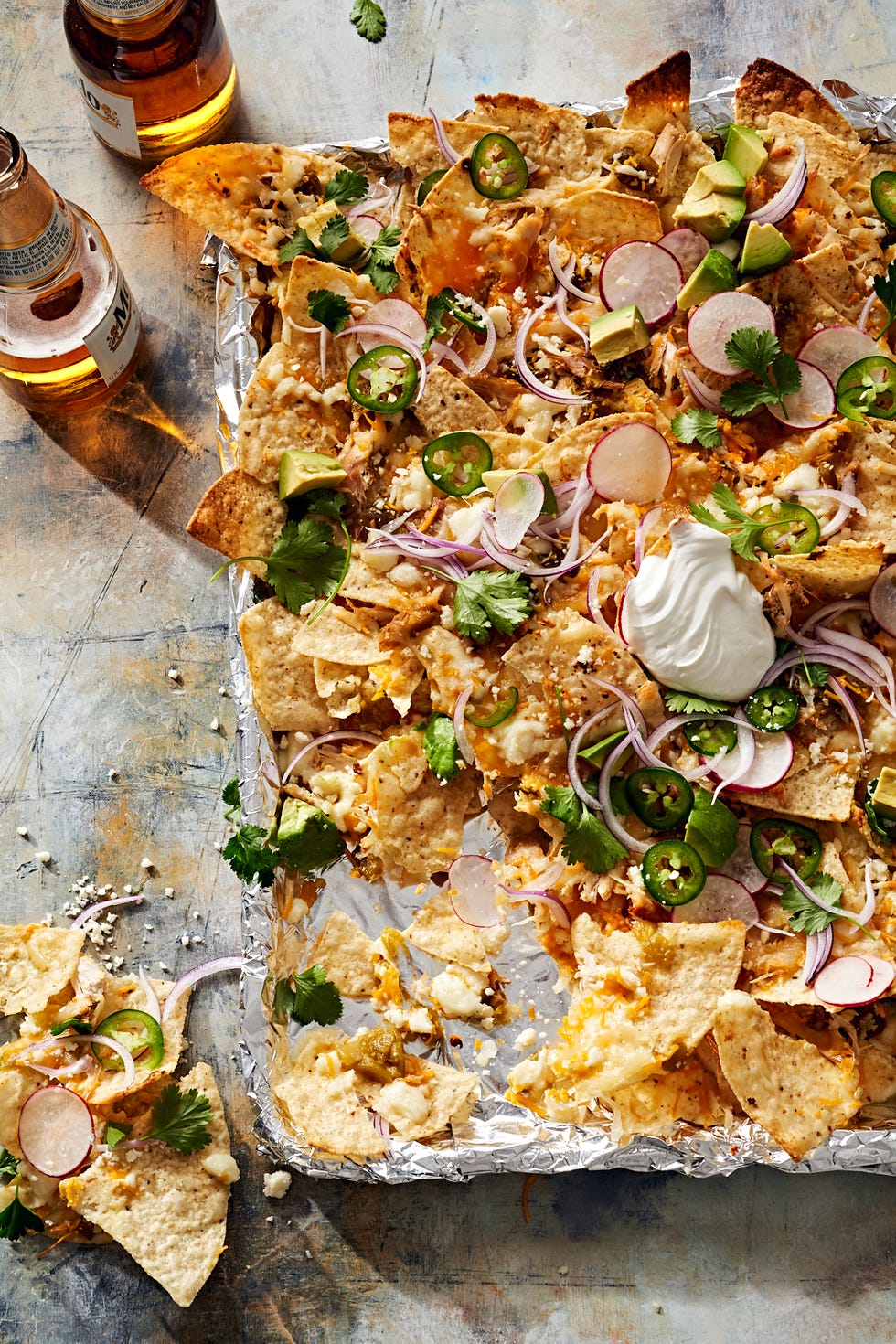 sheet pan green chili chicken nachos