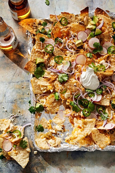 sheet pan green chile chicken nachos