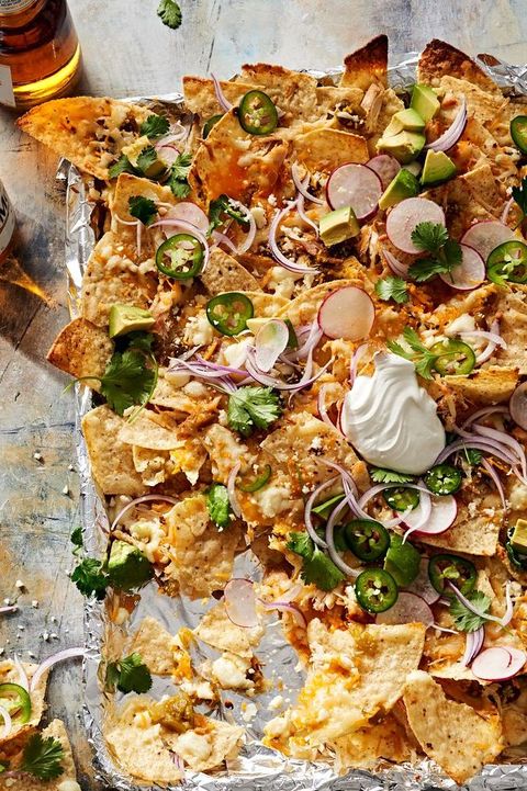 sheet pan green chile chicken nachos