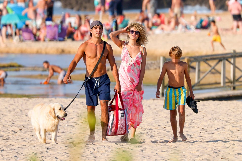 EXCLUSIVA | Sheila Casas se olvida en la playa de Álvaro Muñoz Escassi tras  su ruptura en buena compañía