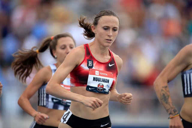 la atleta shelby houlihan corre una carrera, en 2020 batió el récord de américa de 5000 metros