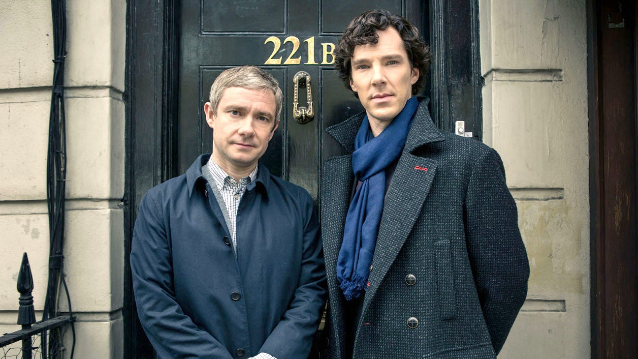 martin freeman y benedict cumberbatch en una foto promocional de la serie de la bbc 'sherlock'