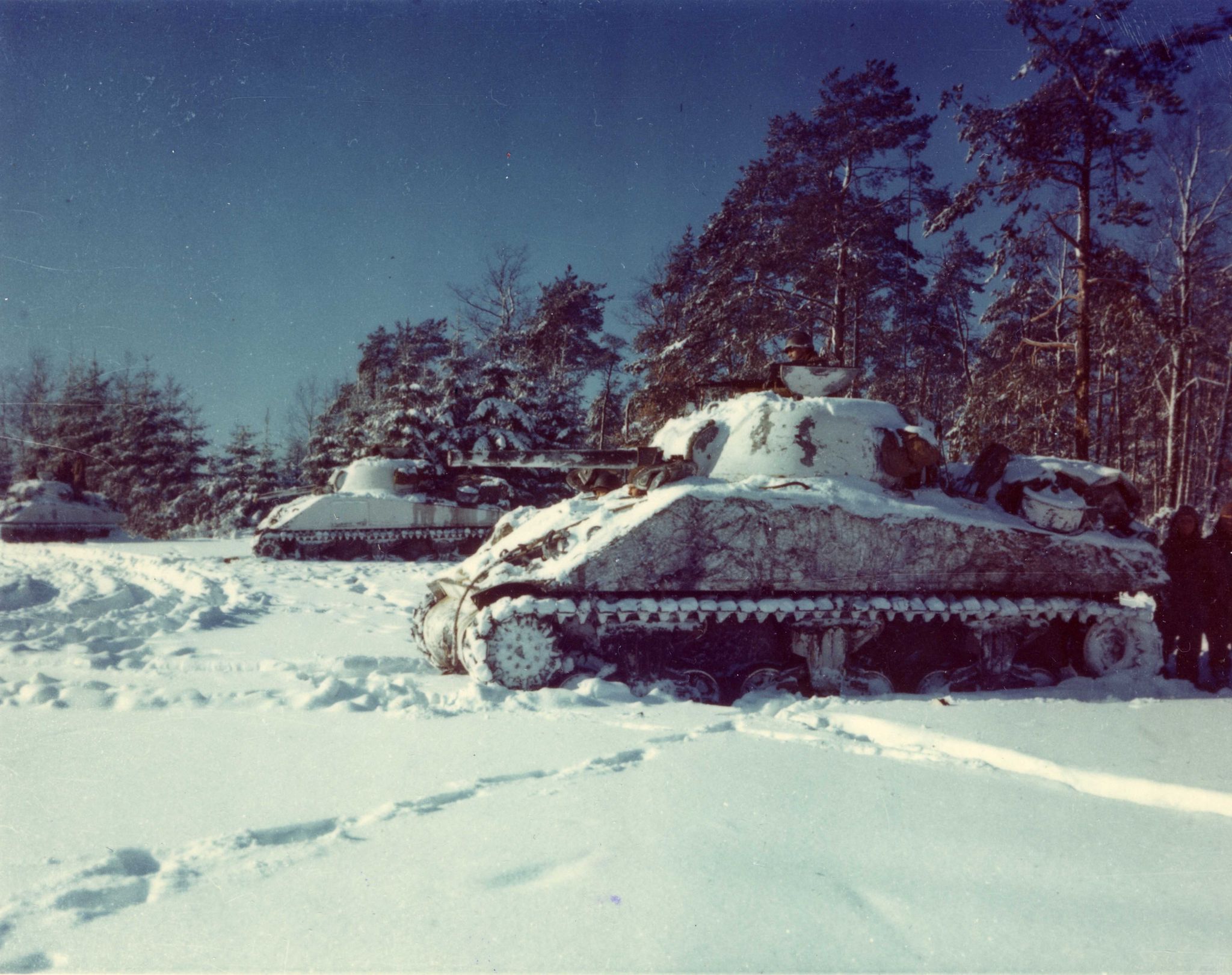 m4 tanks covered in snow at the battle of the bulge