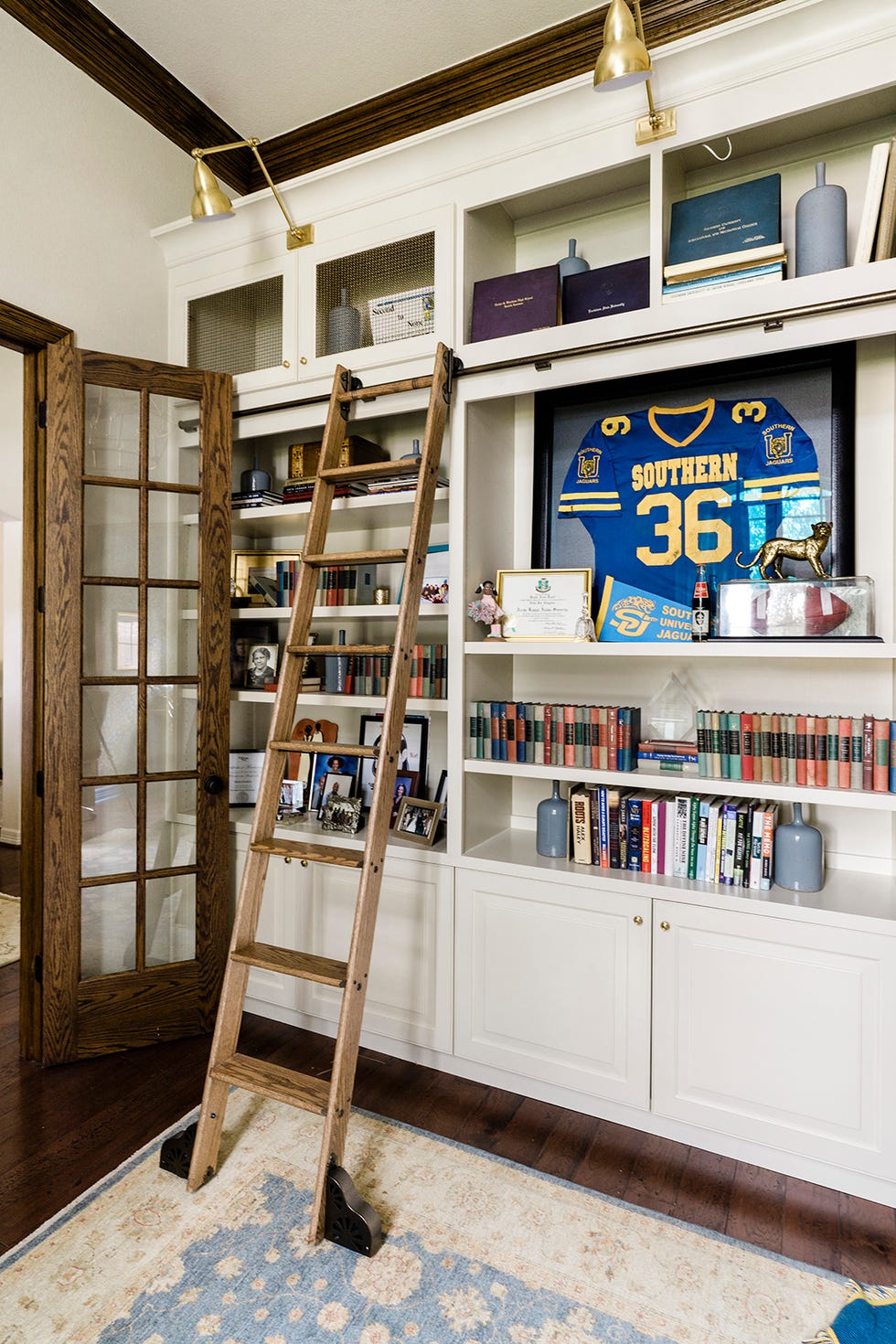 Room with bookshelf and ladder