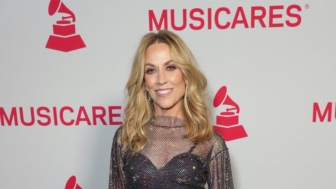 preview for Sheryl Crow Shops for the Perfect Pair of Heels
