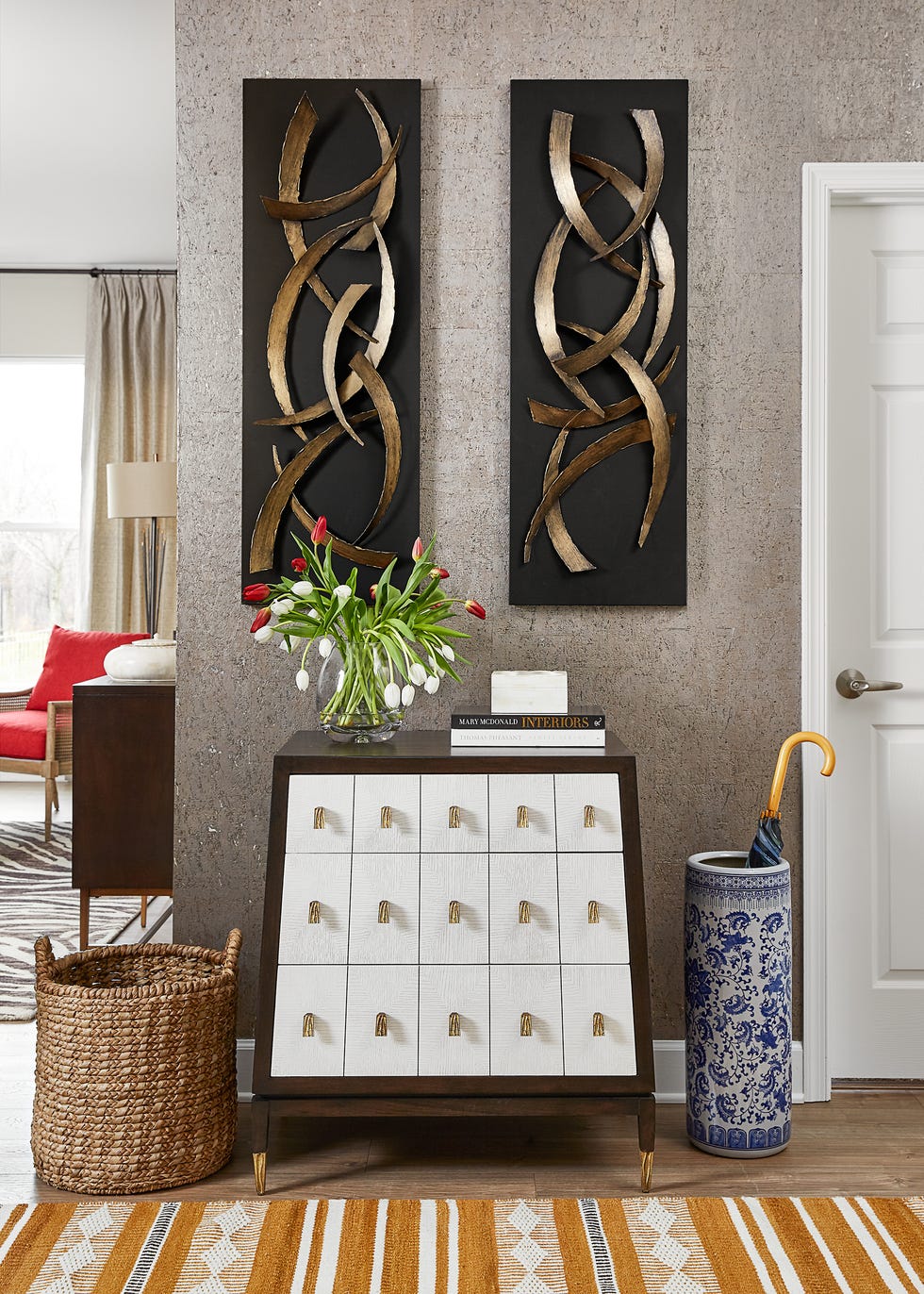 foyer with patterned rug and umbrella stand