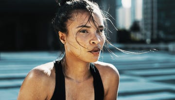 mujer entrenando hiit