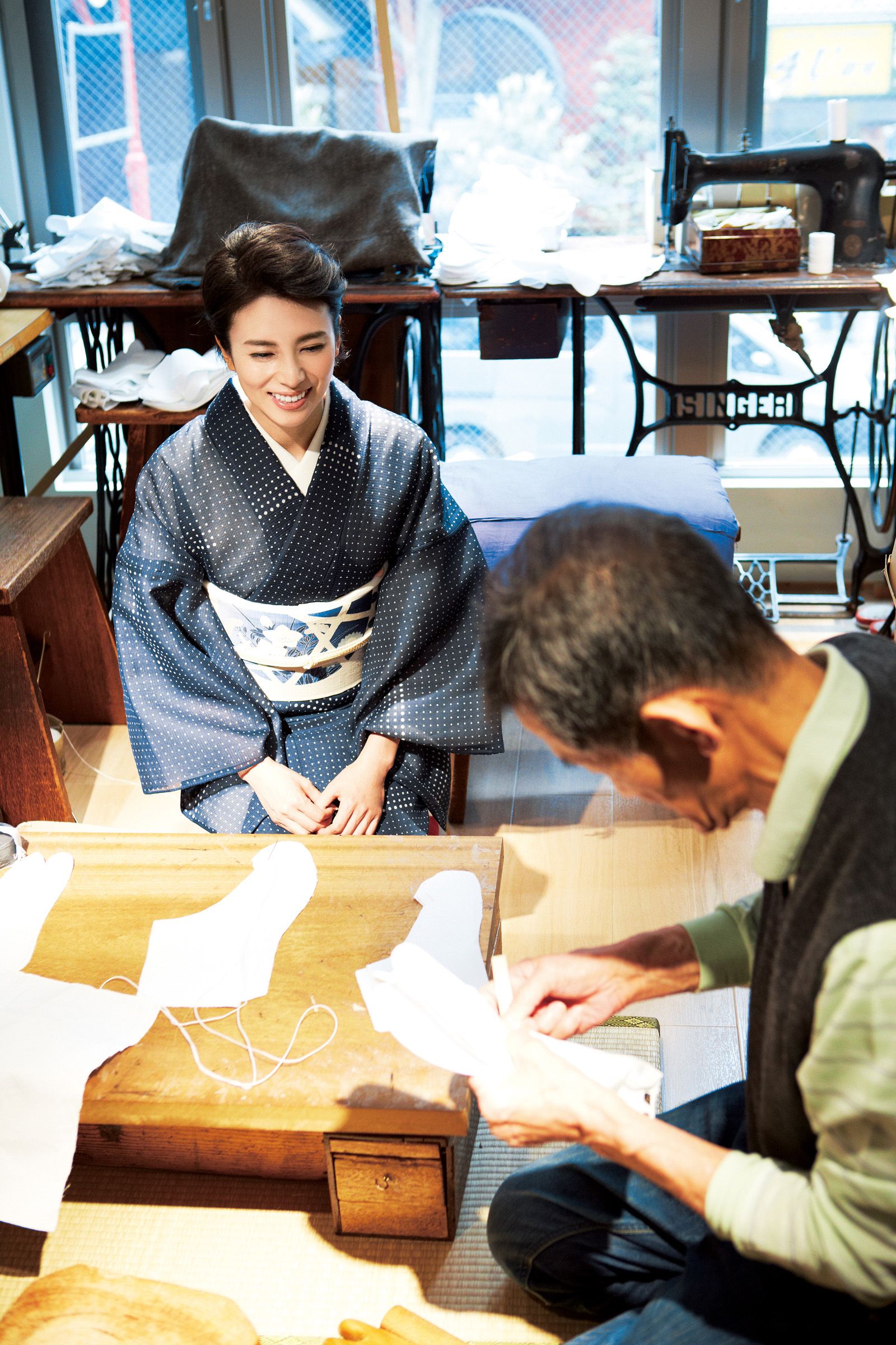 柴咲コウさんが、和装小物のお誂えに挑戦。シワのよらない「足袋」を