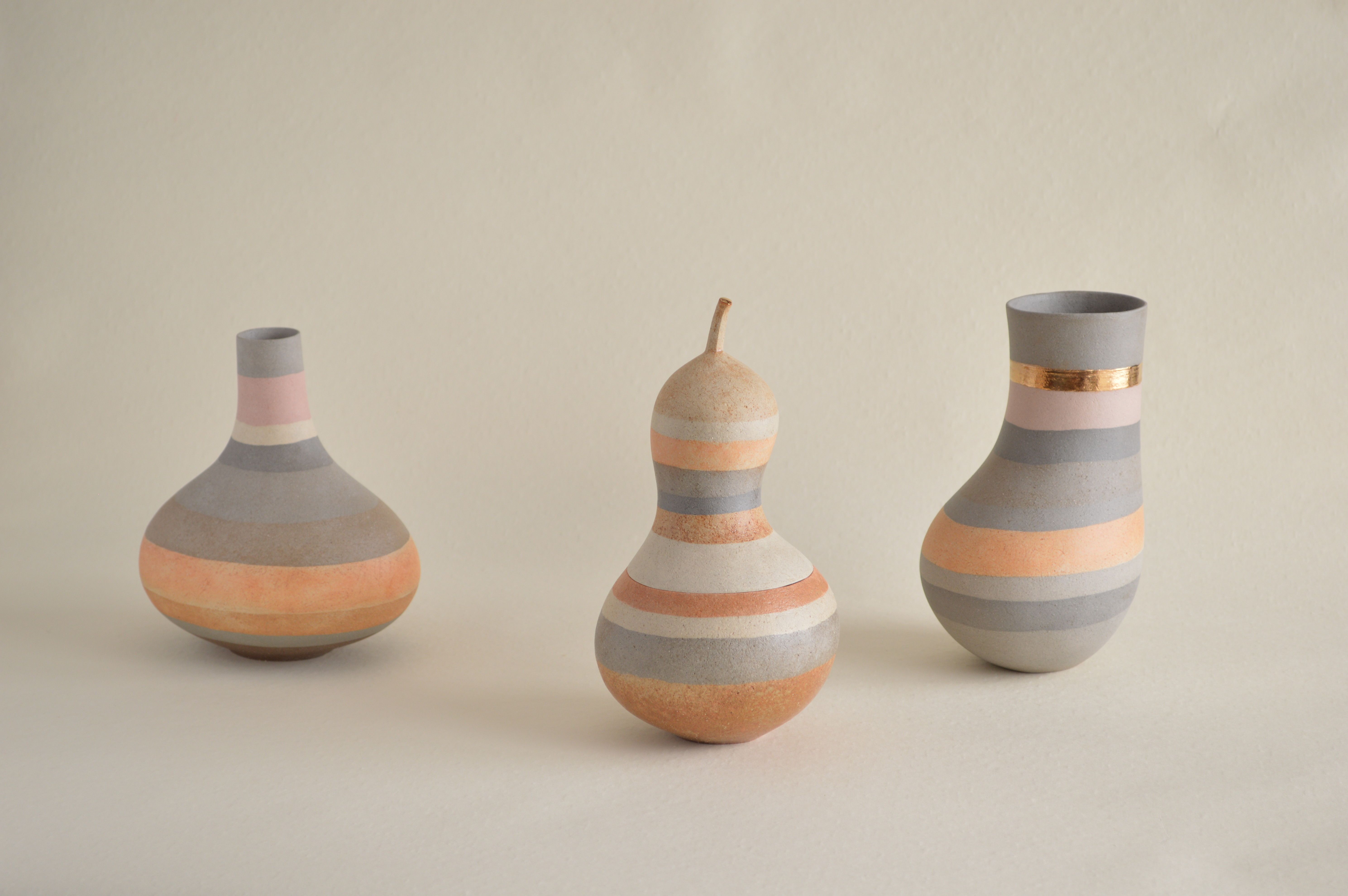 陶芸家　作家物　佐藤亮　色絵盃　小鳥　小禽　鳥文様　ぐい呑　筒盃　共箱 陶芸家 作家物 佐藤亮 色絵盃 小鳥 小禽 鳥文様 ぐい呑 筒盃