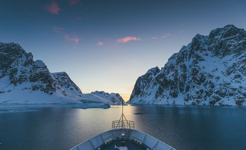 ship sunset cruise on the antarctic peninsula