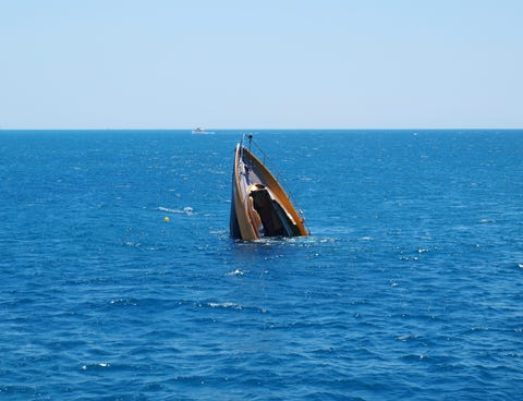 10 Extreme Survival Stories | Tales of Wilderness Survival shipwreck