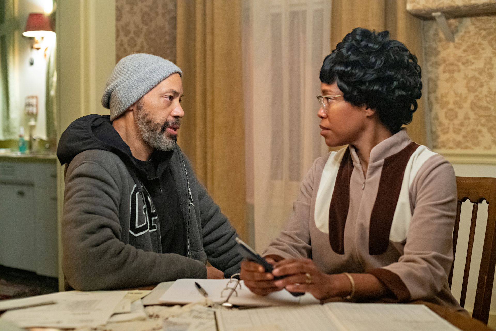 shirley l to r director john ridley and regina king as shirley chisholm on the set of shirley cr glen wilsonnetflix © 2023