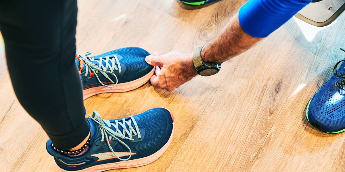 How Should Running Shoes Fit? Tips for Selecting the Right Pair