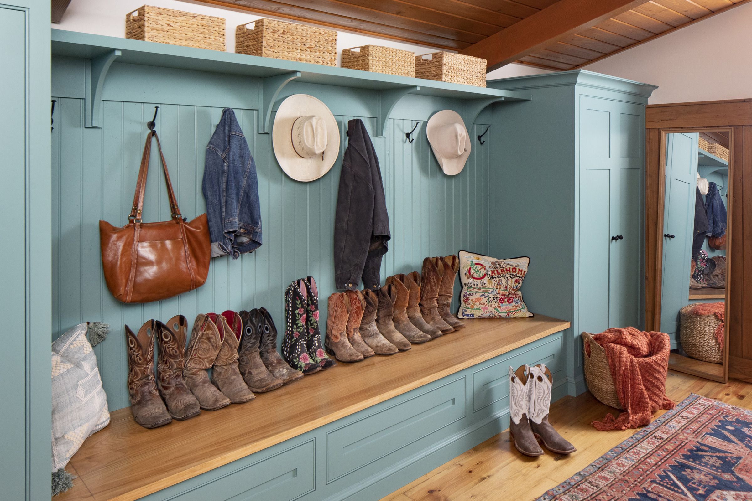 14 Best Shoe Storage Ideas for Small Spaces in 2024 (Racks, Closet, Under  Bed)