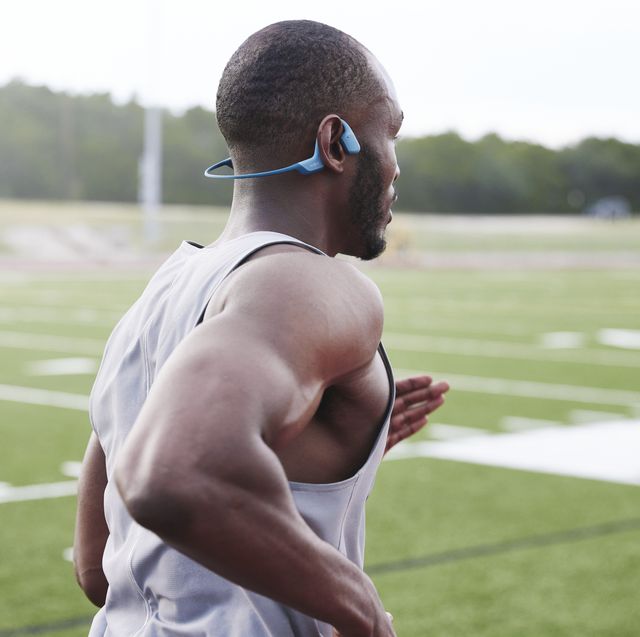 Debería utilizar auriculares para correr?