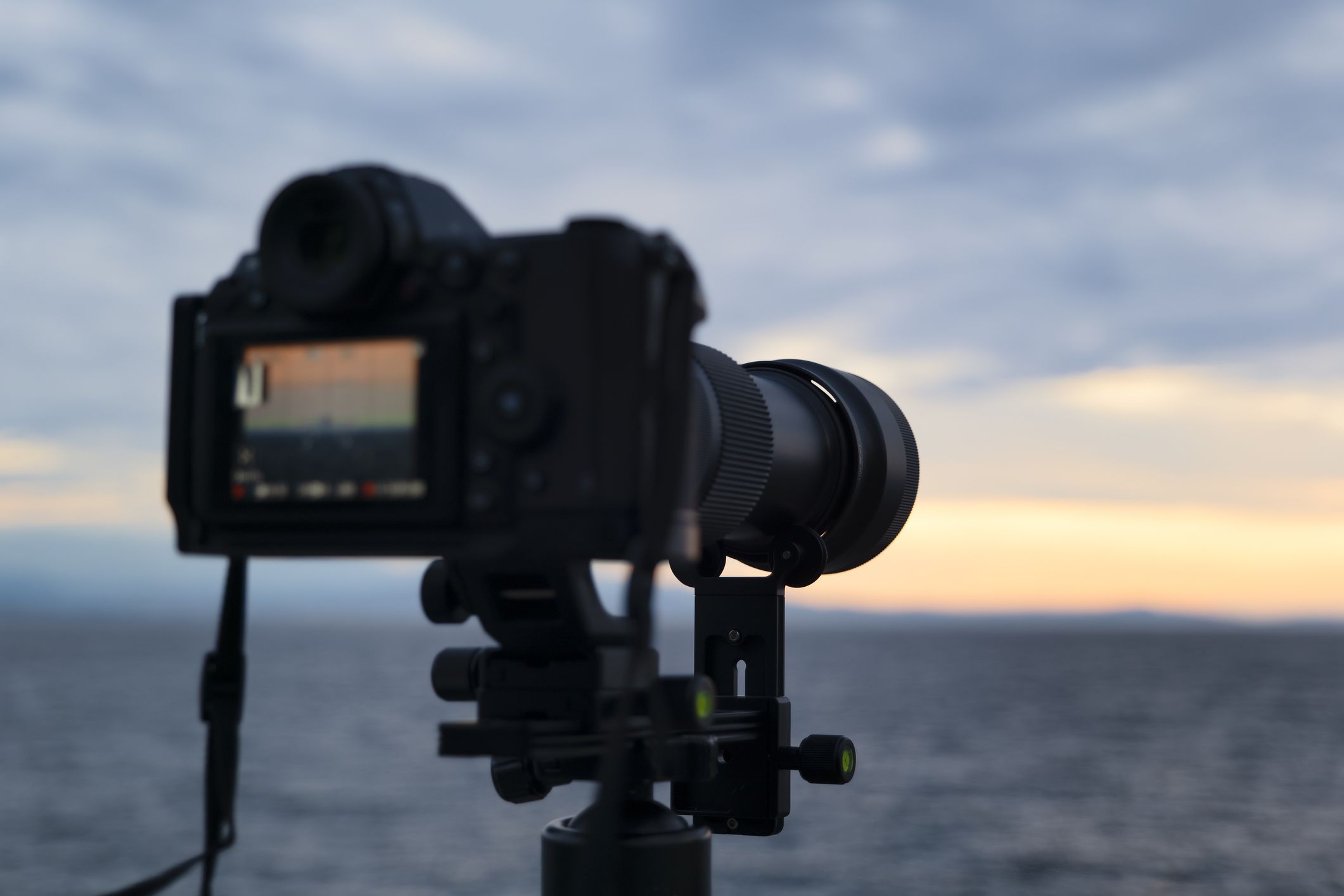 how long can a mirrorless camera record video