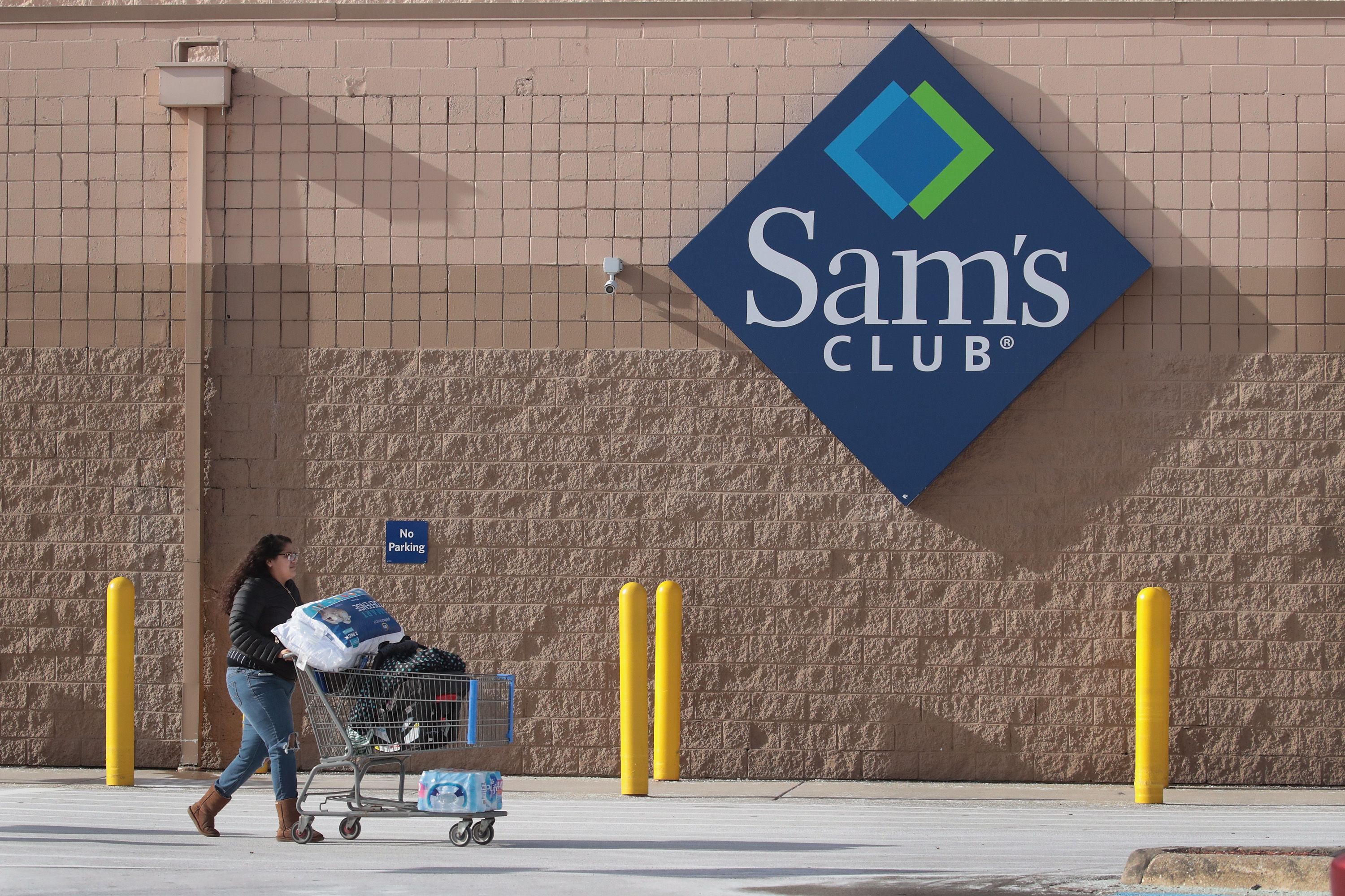 Sam's Club Launches Curbside Pickup Nationwide Amid the Ongoing Pandemic - Sam's  Club Curbside Pickup
