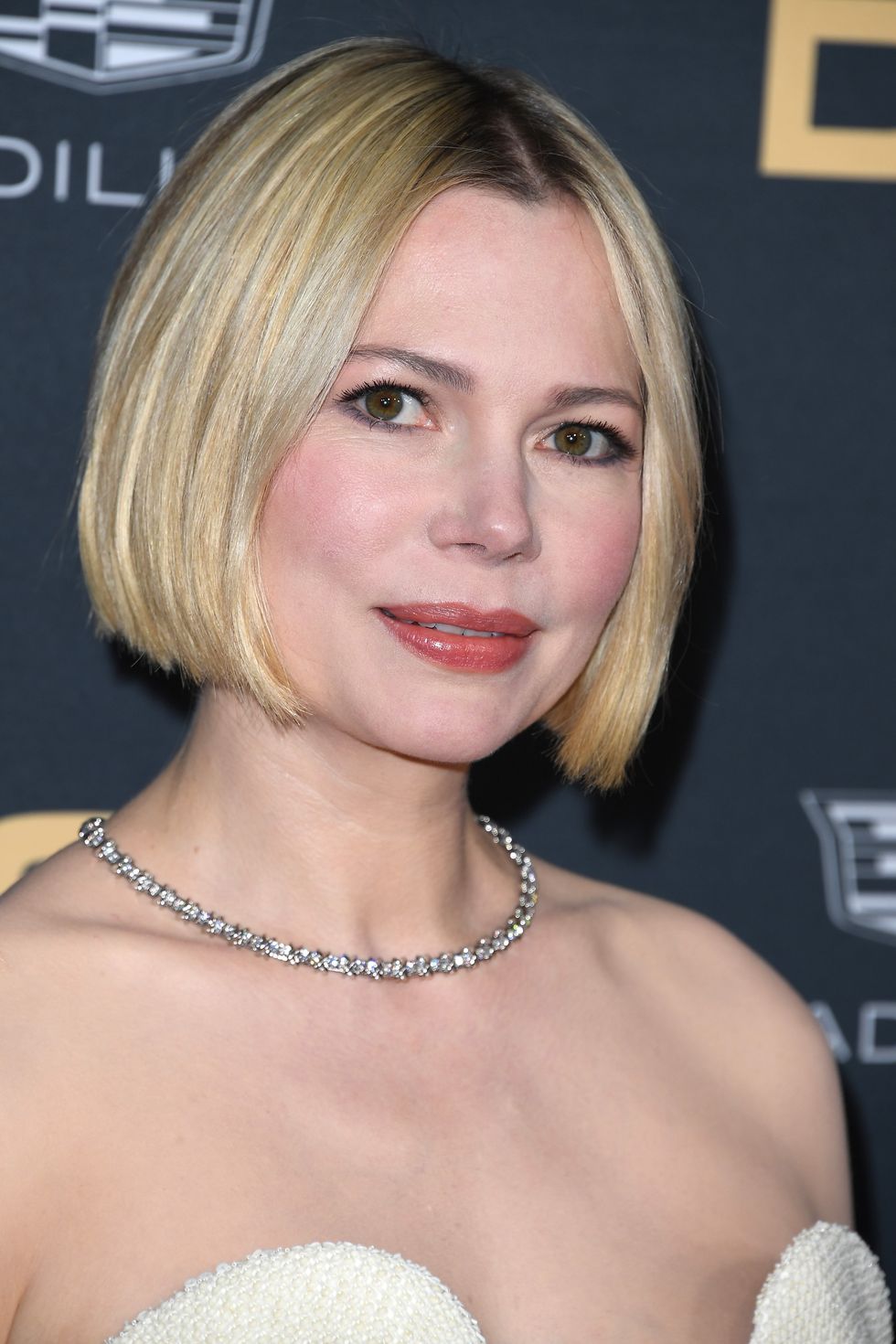 short hairstyles for thin hair michelle williams
