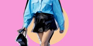 Gli shorts invernali non sono un'azzardo, la moda autunno 2019 ti offre la possibilità di continuare a indossarli. Prova la combo pelle nera+pizzo.
