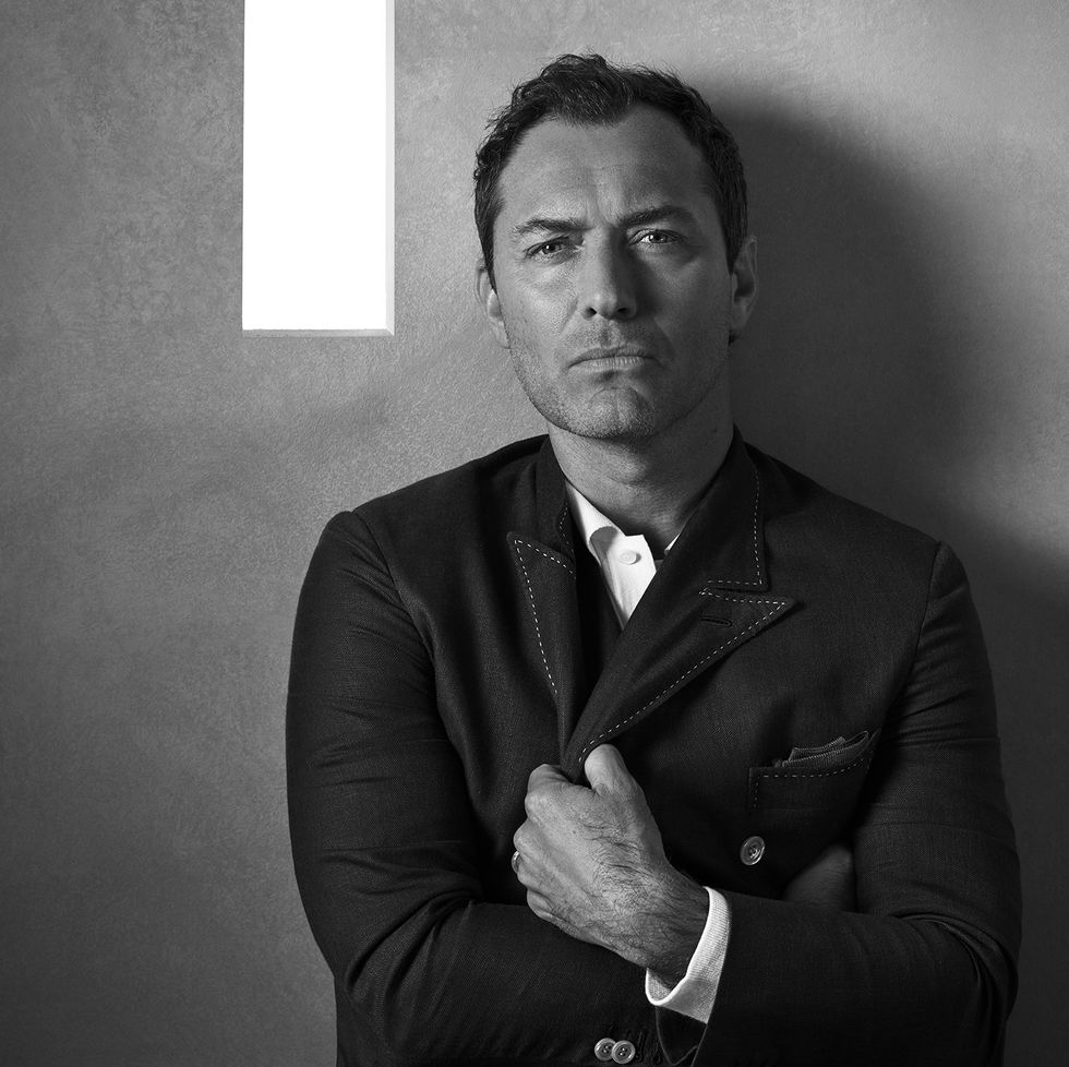 jude law in brioni's spring summer 2022 campaign