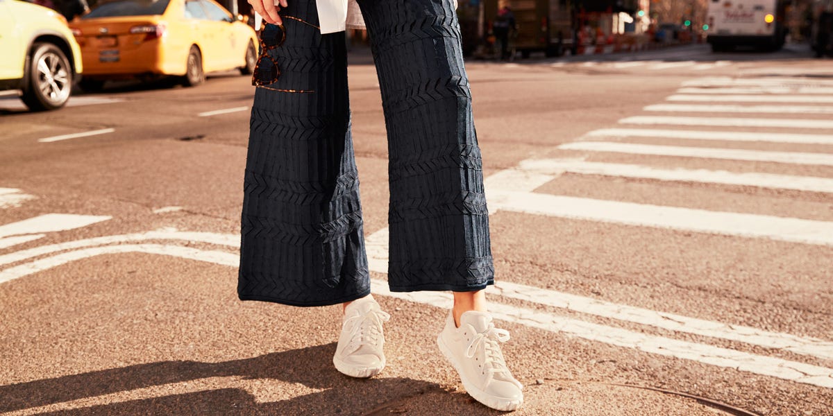 A New Way To Wear Trousers & Sneakers On The Street