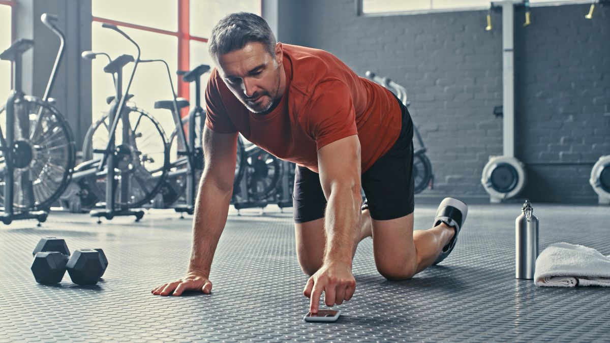 The 40-Pushup Challenge: Master Them and Add Years to Your Life - Men's  Journal