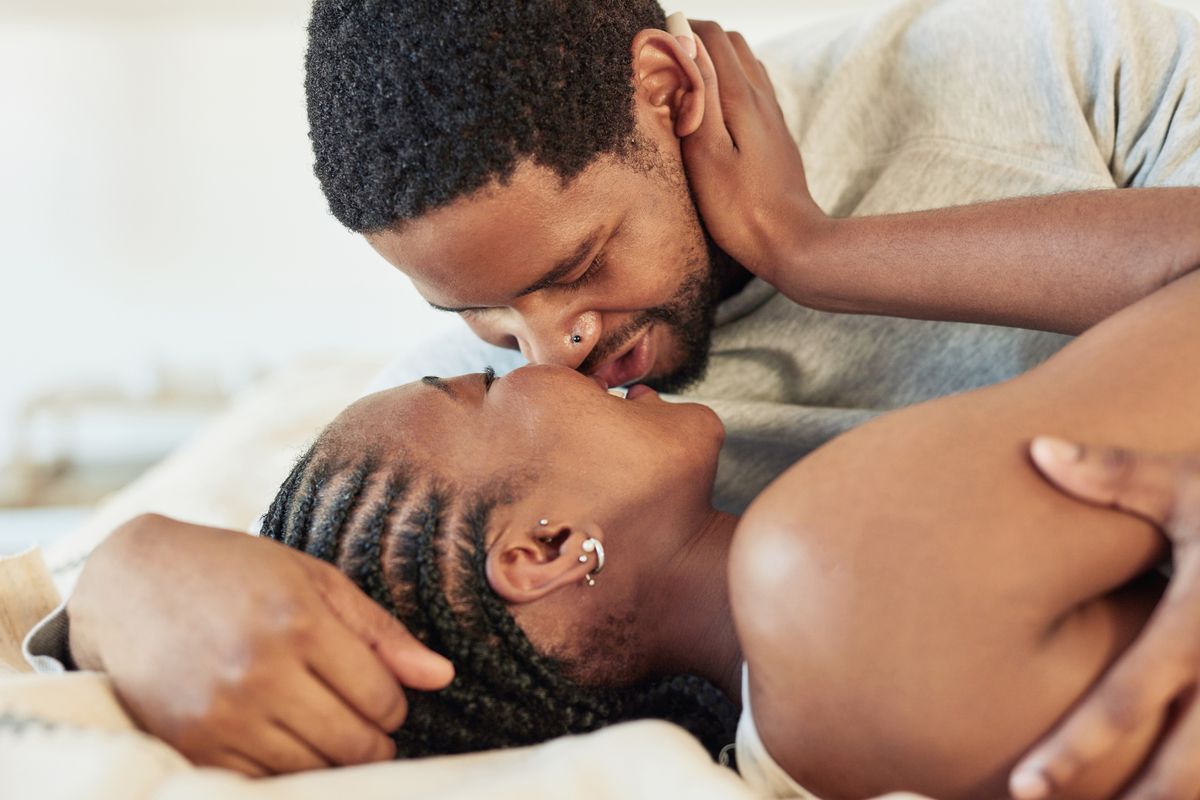 Black Sleeping Couples - 11 Ways to Stimulate the Clitoris, According to Sex Experts