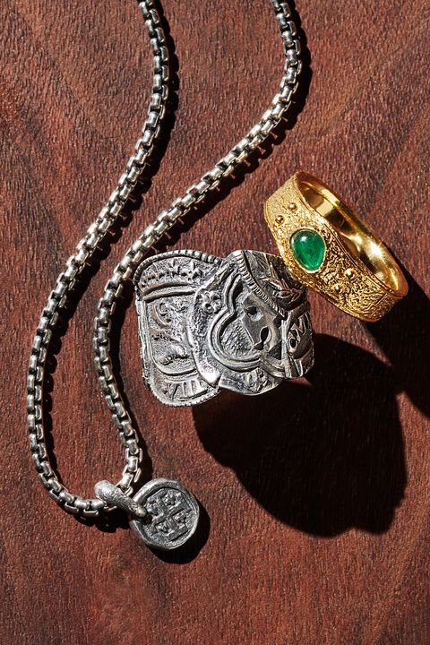 Jewellery, Fashion accessory, Body jewelry, Chain, Necklace, Pendant, Locket, Metal, Silver, 