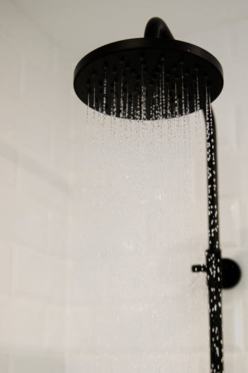 shower head with water