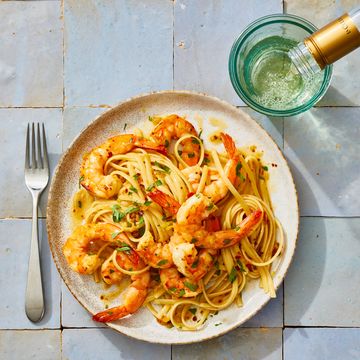 shrimp scampi with linguine on a white plate
