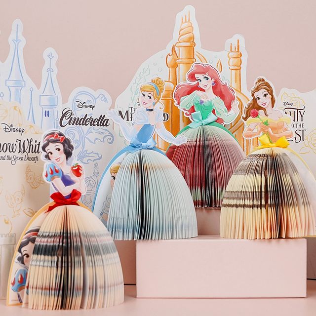 高雄「迪士尼公主 勇敢追夢」期間限定店！25尺城堡扭蛋機、公主造型蓬蓬裙便條紙