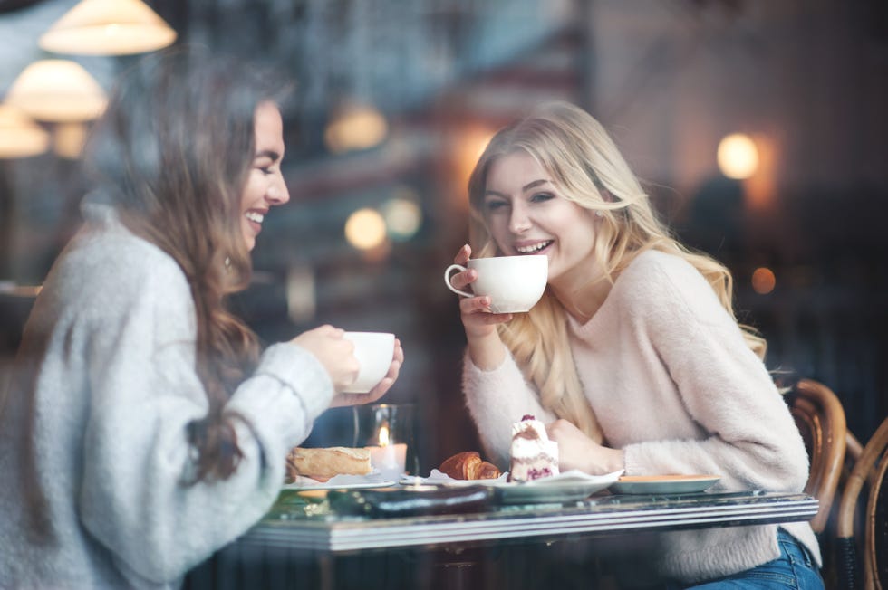 Photograph, Fun, Fashion, Human, Blond, Conversation, Hand, Smile, Brown hair, Drinking, 