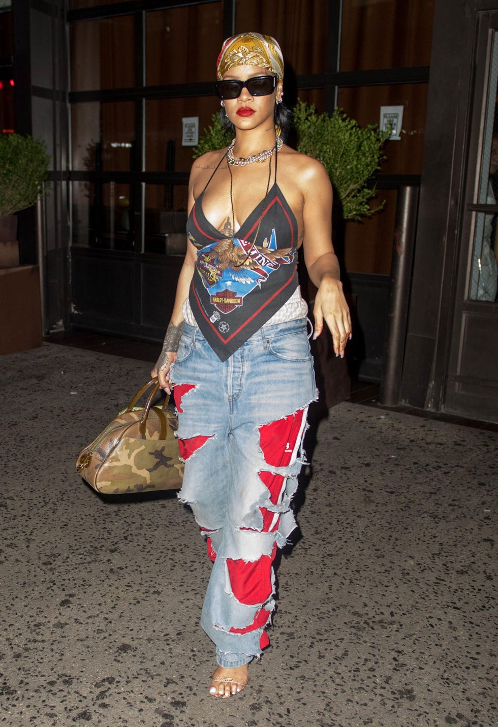 mandatory credit photo by beautifulsignatureigshutterstock 12276450n
rihanna goes to the club where they get her a huge cake to celebrate her most recent billionaire achievement and her new fragance that sold out in a day
rihanna and asap rocky celebrate, new york, usa   13 aug 2021