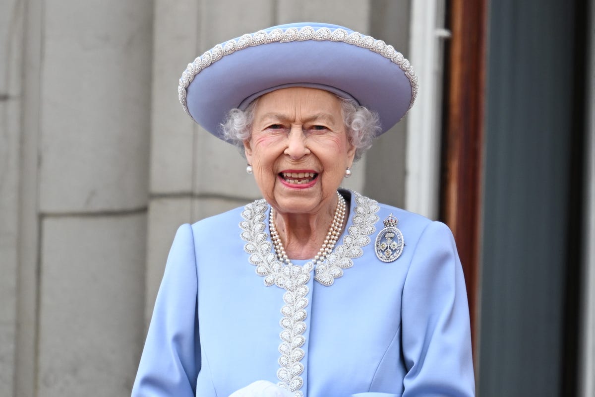 Queen Elizabeth Balcony Appearance Photos at Trooping the Colour 2022