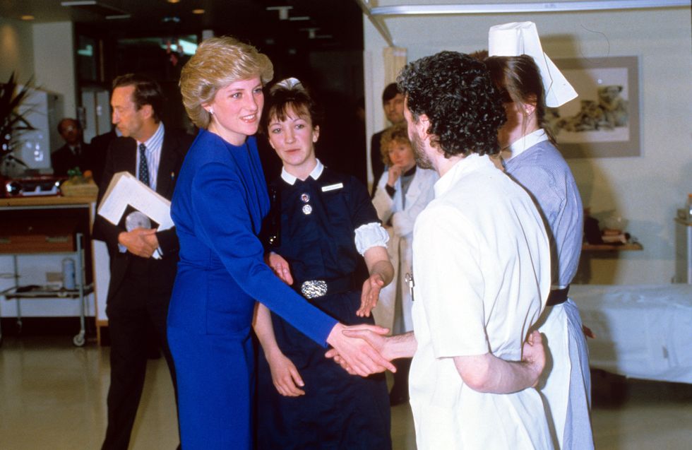 mandatory credit photo by shutterstock 133399b
princess diana greeting hospital staff
princess diana visiting the aids clinic, broderip ward, middlesex hospital, london, britain   apr 1987