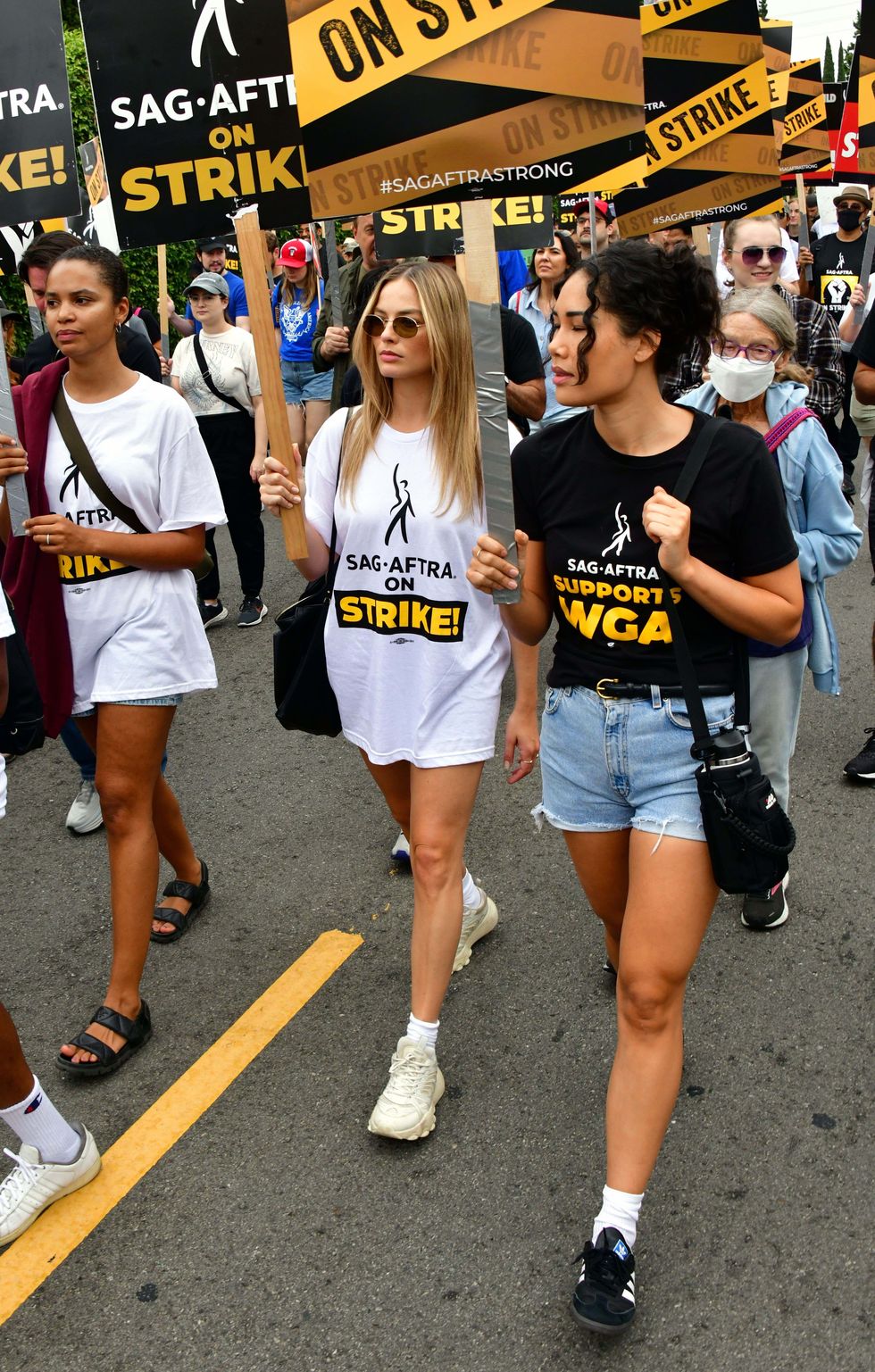 mandatory credit london entertainmentshutterstockmandatory credit photo by giles harrisonshutterstock 14097557fmargot robbie marches from netflix studios to paramount studios during a sagaftra rally in west hollywoodmargot robbie marches from netflix studios to paramount studios during a sagaftra rally in west hollywoodlifornia, usa 13 sep 2023