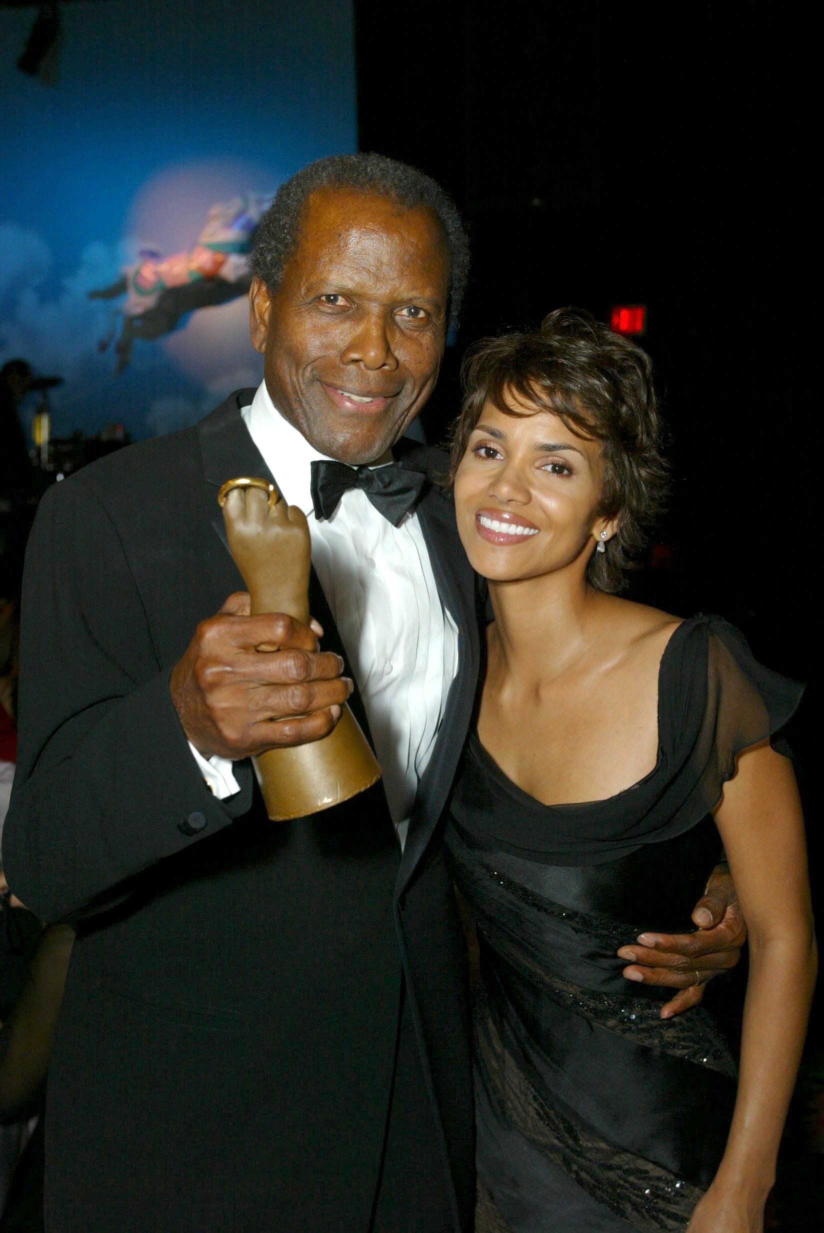 Halle Berry Remembers Sidney Poitier as 