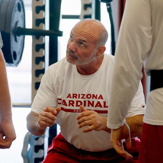 mandatory credit photo by ross d franklinapshutterstock 6017175a
buddy morris arizona cardinals strength and conditioning coach buddy morris works on weightlifting with cardinals offensive linemen during the first phase of the voluntary offseason training program at the nfl football teams training facility, in tempe, ariz
cardinals football, tempe, usa