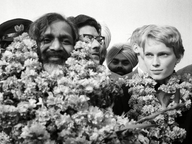 mandatory credit photo by apshutterstock 7348688a
maharishi mahesh yogi and american actress mia farrow, wife of frank sinatra, are seen garlanded with flowers on their arrival in new delhi, india, on  mia to study transcendental meditation at the maharishis academy in the foothills of the himalayas
india maharishi yogi, new delhi, india