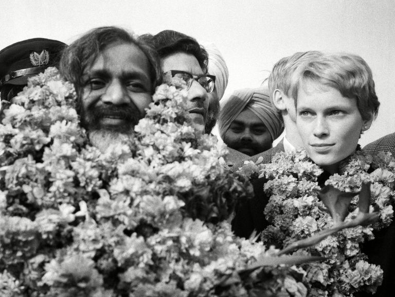 mandatory credit photo by apshutterstock 7348688a
maharishi mahesh yogi and american actress mia farrow, wife of frank sinatra, are seen garlanded with flowers on their arrival in new delhi, india, on  mia to study transcendental meditation at the maharishis academy in the foothills of the himalayas
india maharishi yogi, new delhi, india
