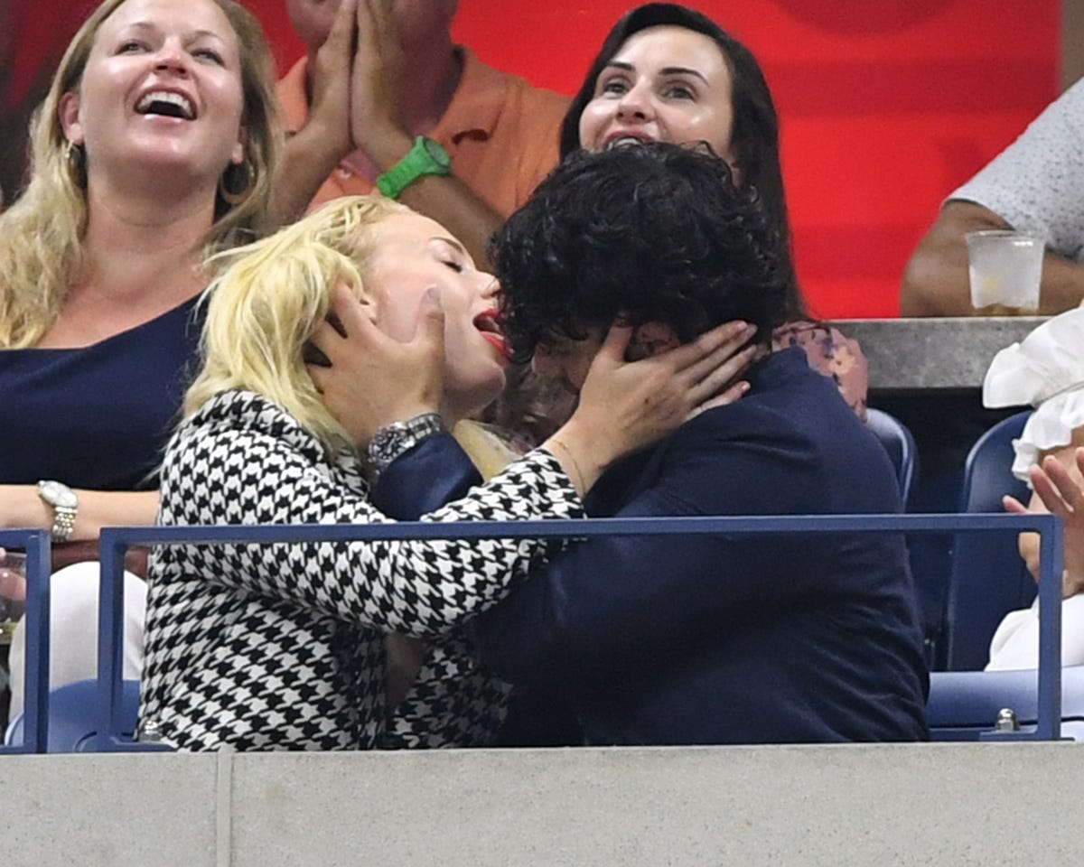 Sophie Turner Spotted Kissing a New Man Amid Joe Jonas Divorce – SheKnows