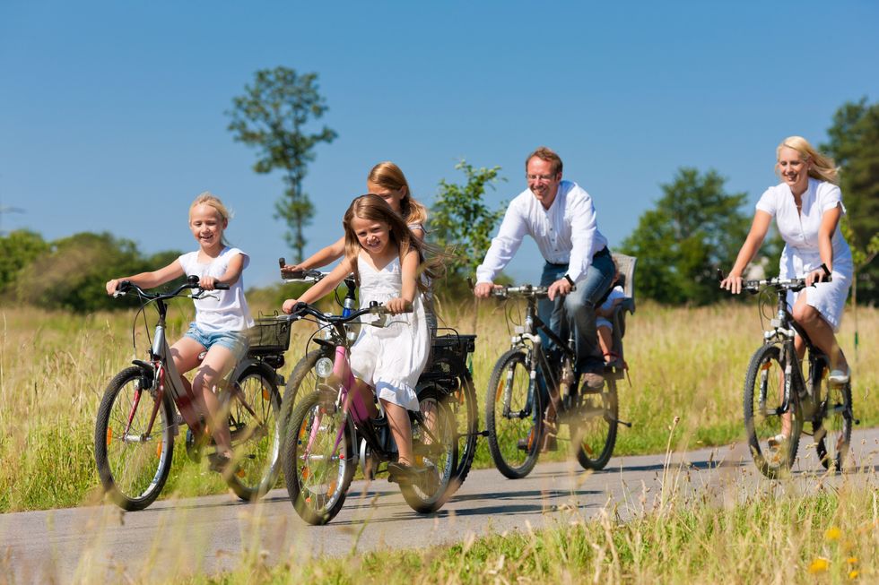 De provincie OostVlaanderen roept haar bevolking op om duurzame keuzes te maken bijvoorbeeld door vaker op de fiets te stappen