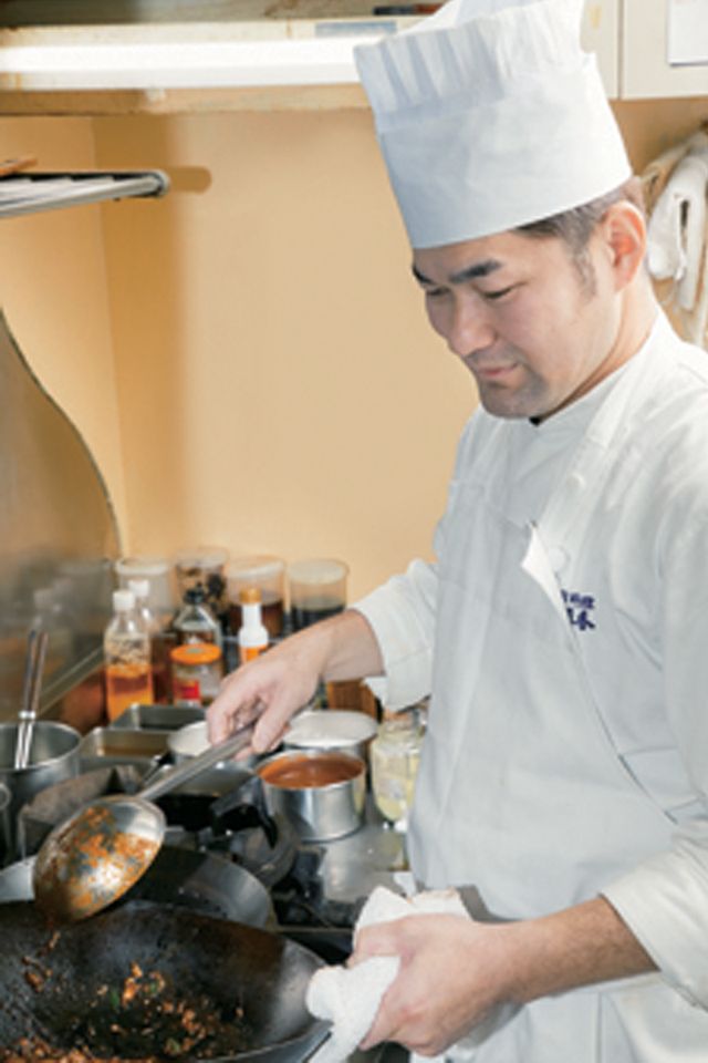 Cook, Chef, Chief cook, Cooking, Chef's uniform, Food, Culinary art, Service, Wok, Room, 