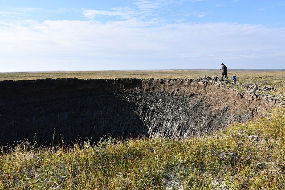 Onderzoekers bezochten de krater kort nadat hij was ontdekt in de hoop dat ze daardoor beter kunnen verklaren hoe deze gaten in het landschap ontstaan