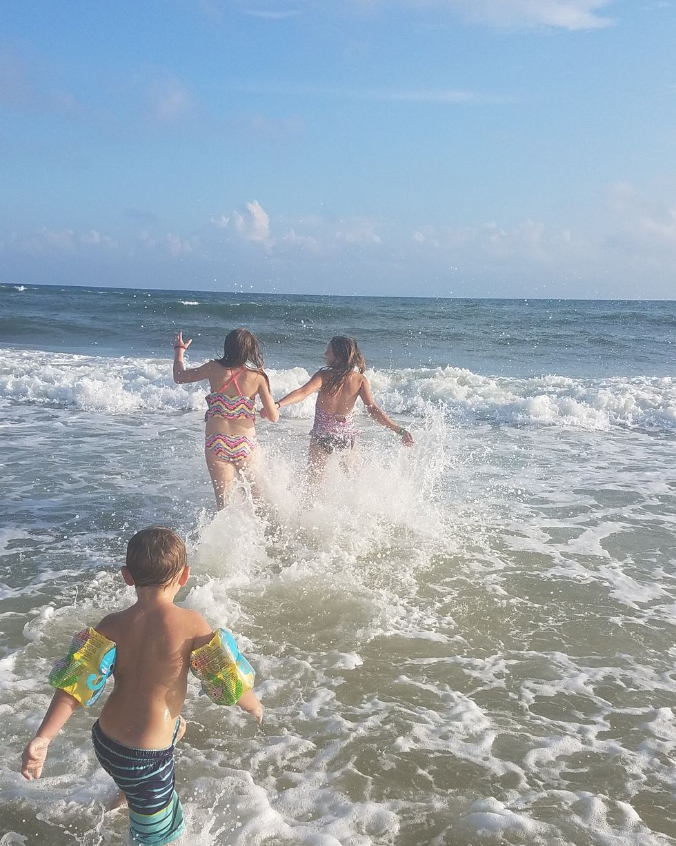 Best Family Summer Fun Items List for the Beach or Pool - My Life Abundant